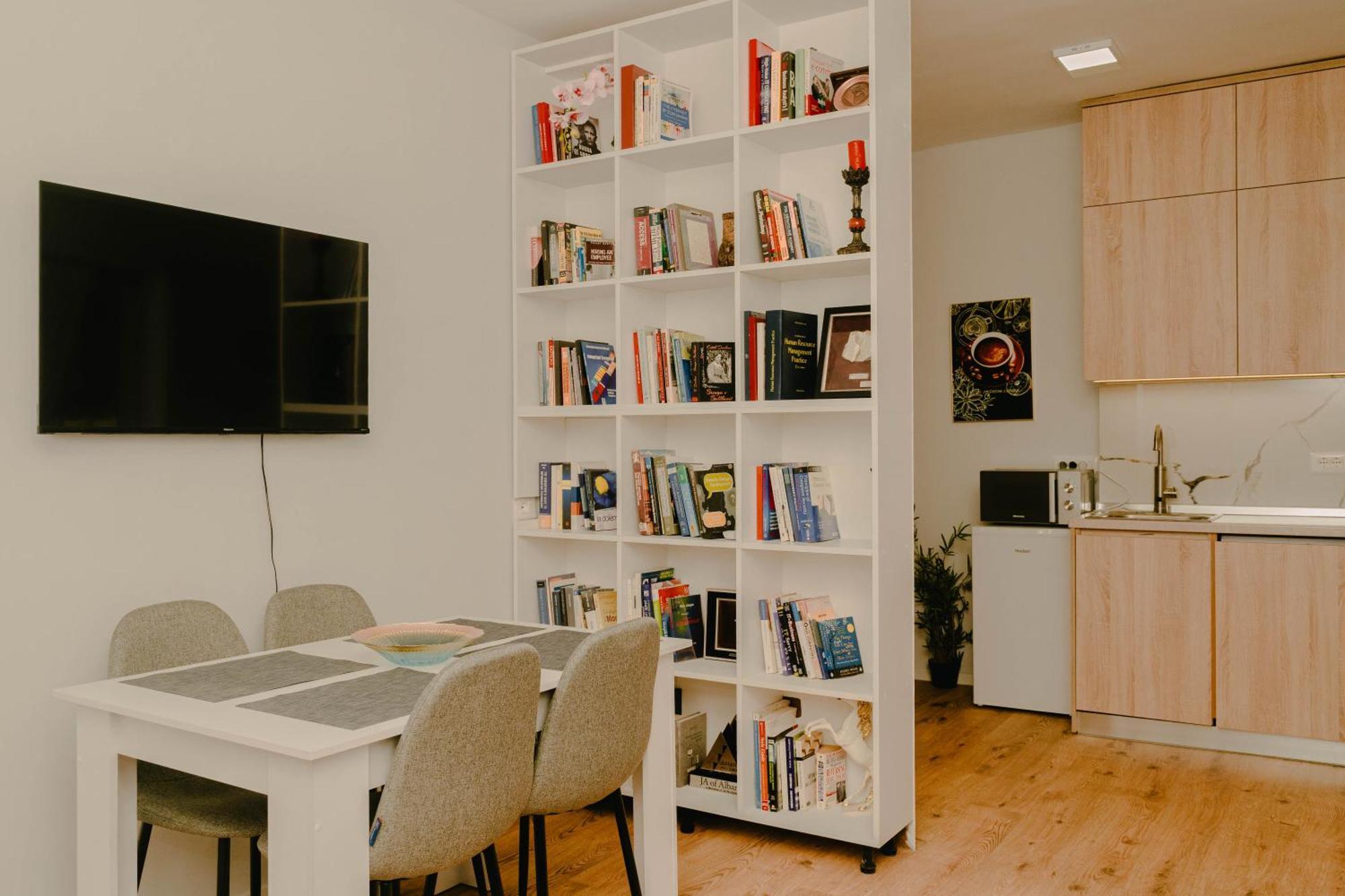 Studio Flat In Heart Of Тирана Экстерьер фото